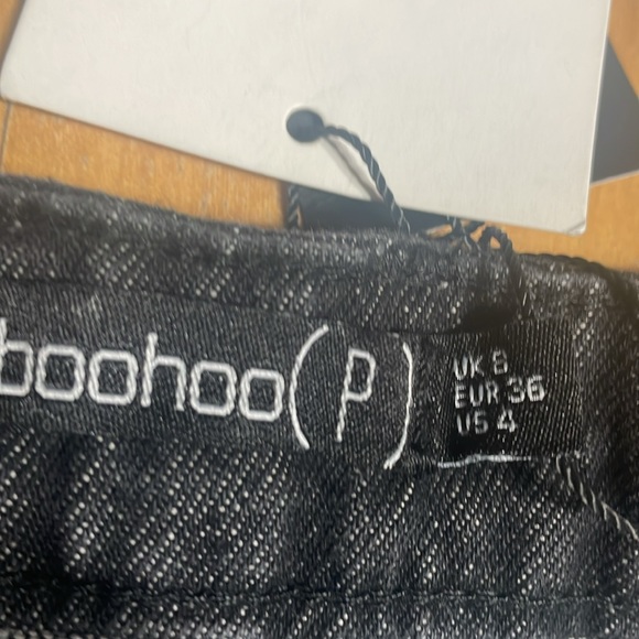 BNWT Boohoo Petite raw hem mom jeans - Picture 6 of 10